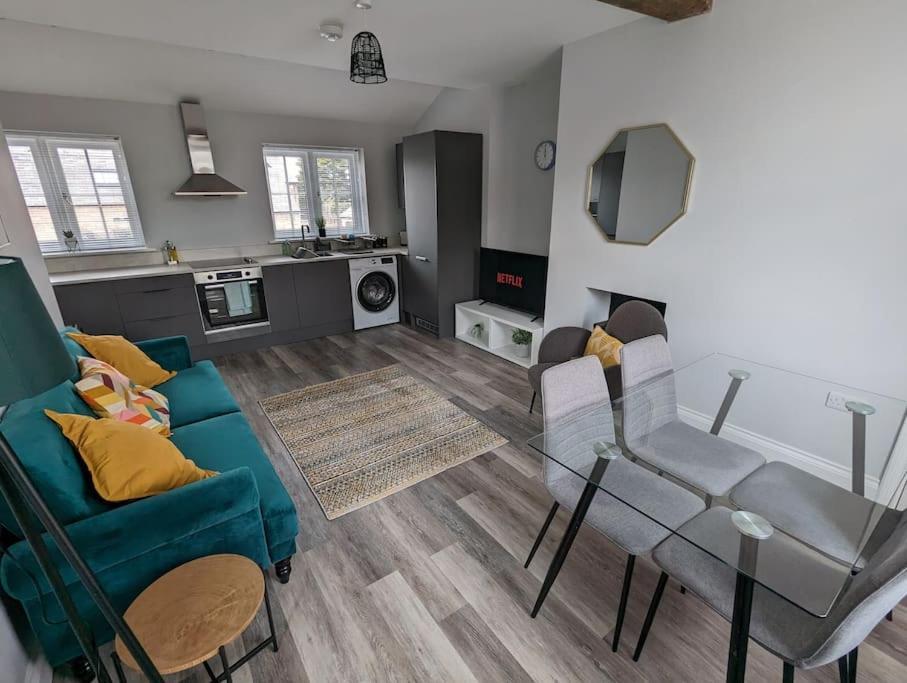 31 High Street - Modern & Stylish 2-Bed Apartment - Inc Parking Husbands Bosworth Esterno foto
