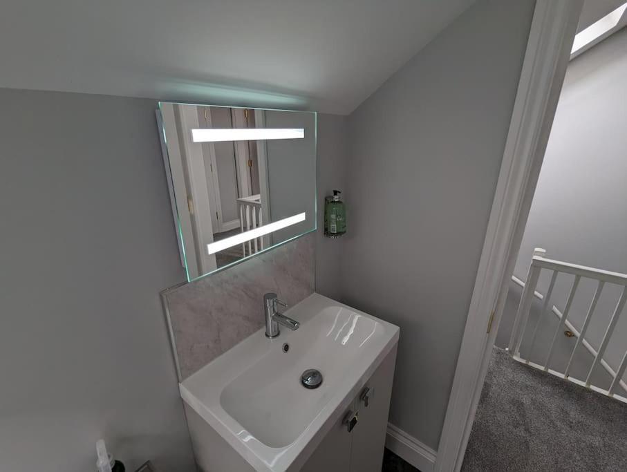 31 High Street - Modern & Stylish 2-Bed Apartment - Inc Parking Husbands Bosworth Esterno foto