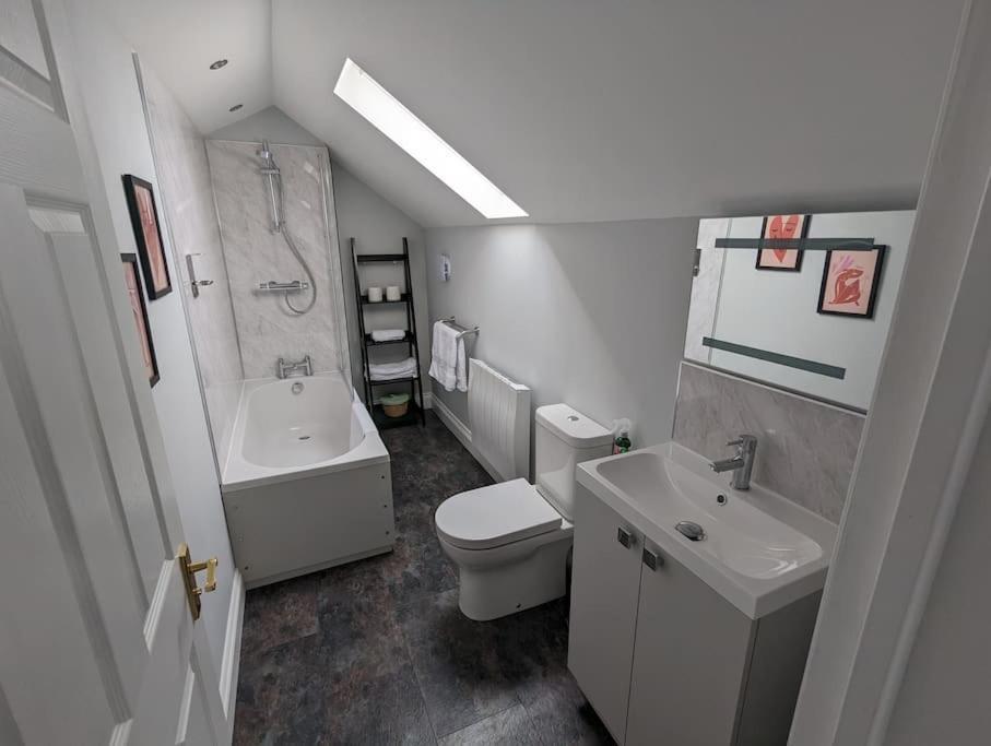 31 High Street - Modern & Stylish 2-Bed Apartment - Inc Parking Husbands Bosworth Esterno foto